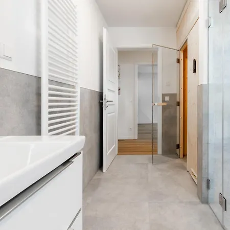 Meernah - 1 Apartment
